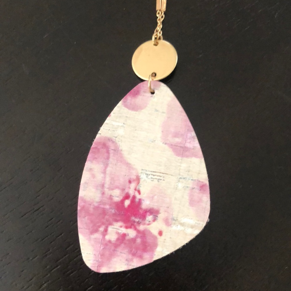 Good tone pink cork necklace